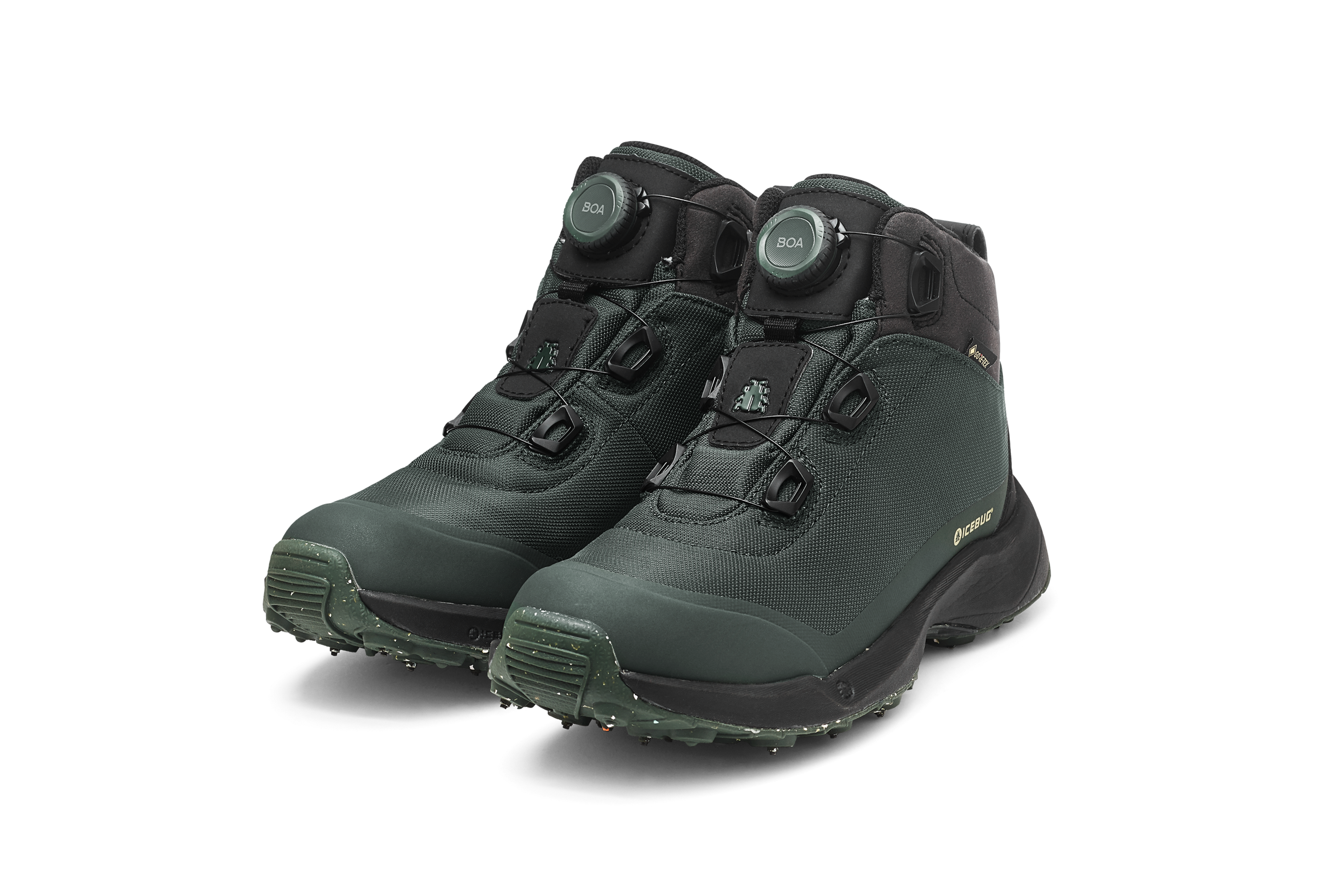 Halbhoher Stiefel für leichte Winterwanderungen mit wasserdichter GORE-TEX® Membran,  BOA® Fit System und BUGrip®-Spikes für Halt bei Eis und Schnee.